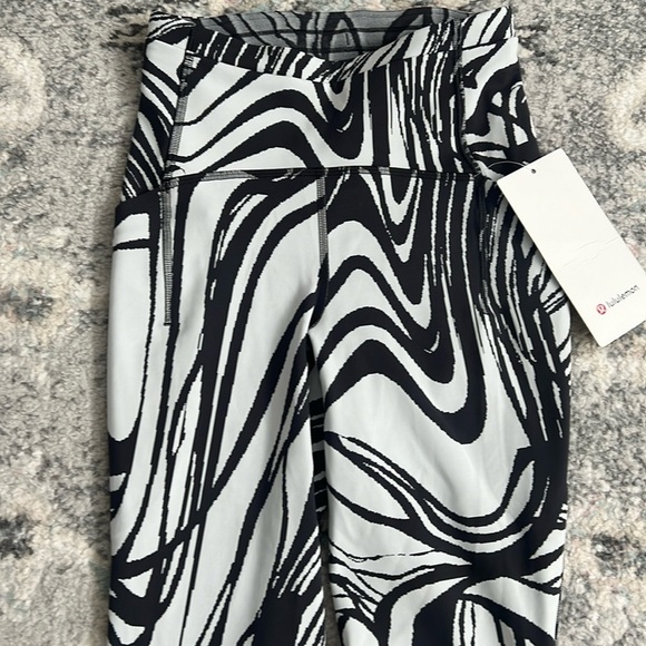 Lululemon Swift Speed High Rise Leggings 28” - Picture 2 of 12